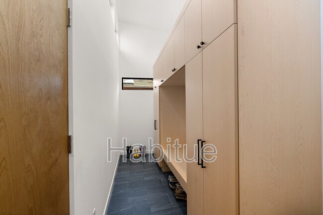 Building Photo - 3132 Crane Creek Rd