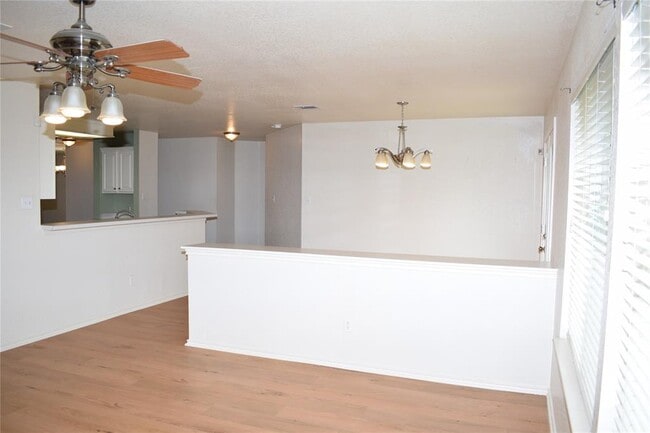Building Photo - 2418 Willow Way