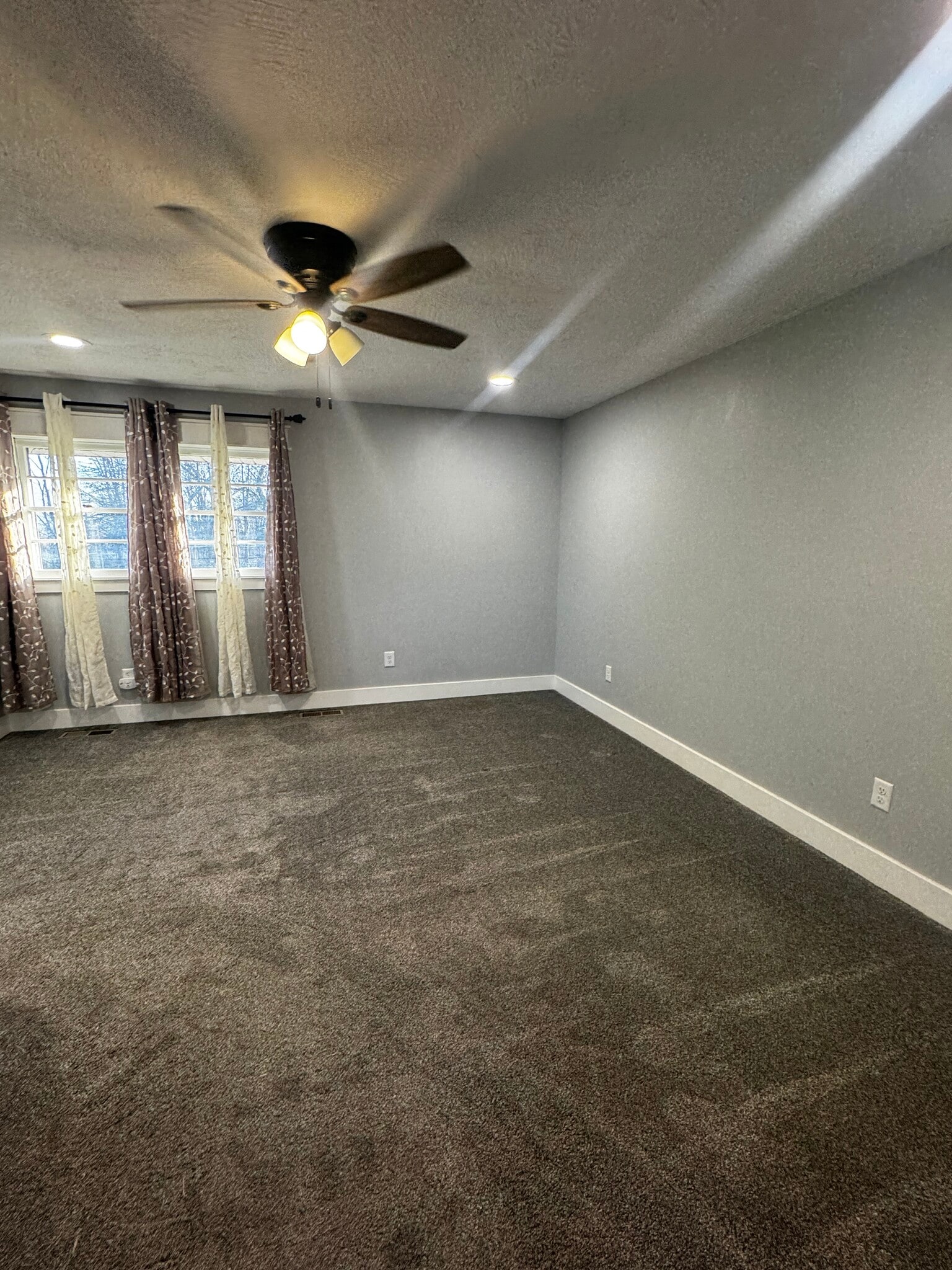 Master Bedroom - 4018 W Weaver Rd