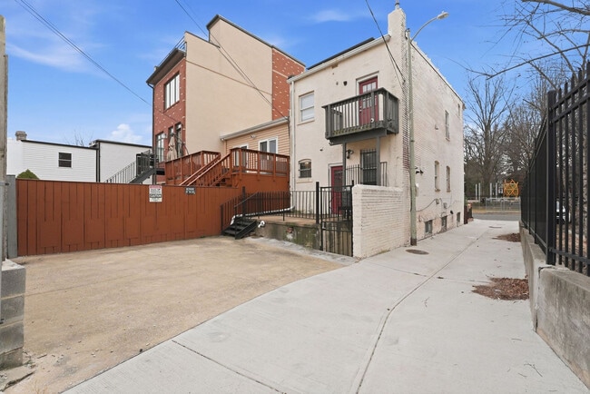 Building Photo - 409 O St NW