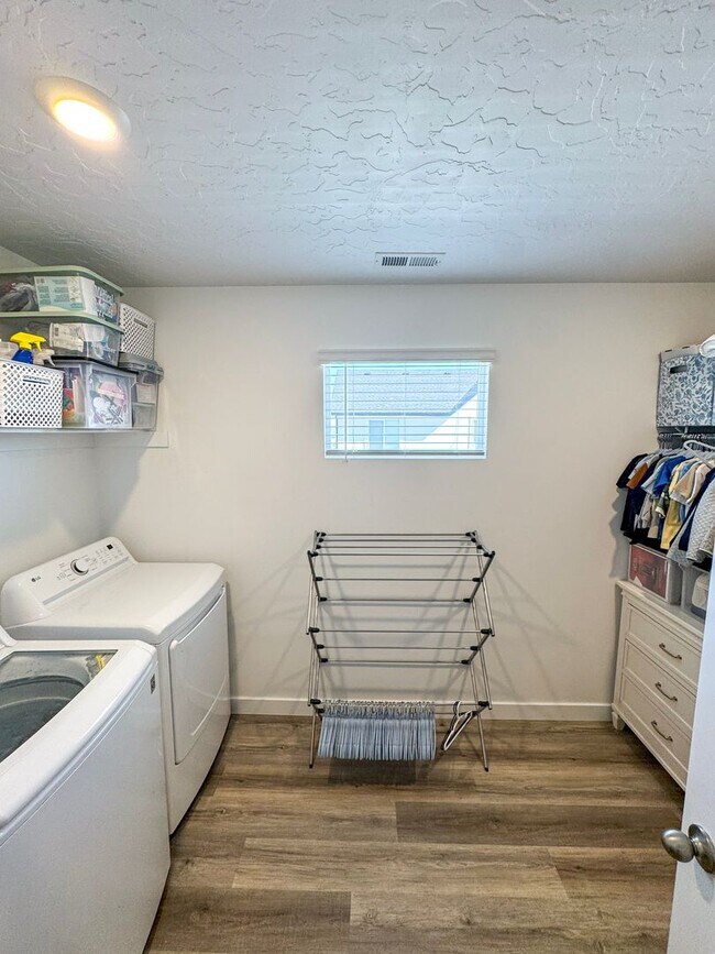 Building Photo - Modern 4 Bed / 3 Bath Home in Syracuse | Bonus Room + Fenced Yard + 86” TV Included