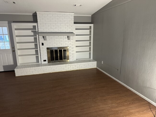 Building Photo - 1612 Tanglewood Dr