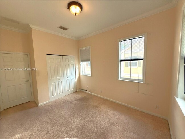 Building Photo - 531 SW 18th Ave