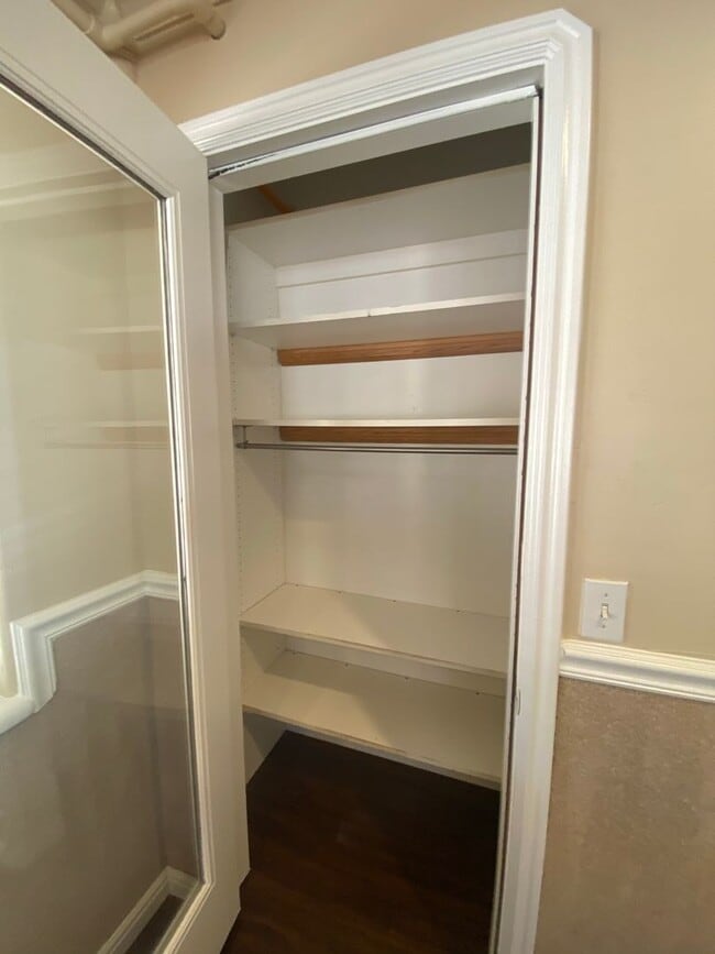 Building Photo - M400 UTILITES INCLUDED Canyon Street Apartment