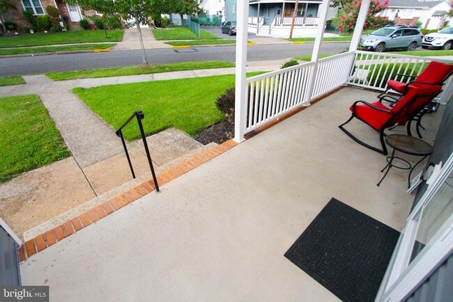 Building Photo - 319 W Cir