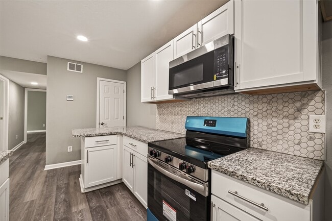Building Photo - 7600 Emmett F Lowry Expy