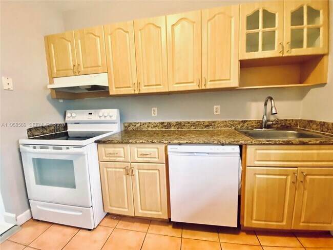 Building Photo - 9260 Bay Harbor Terrace