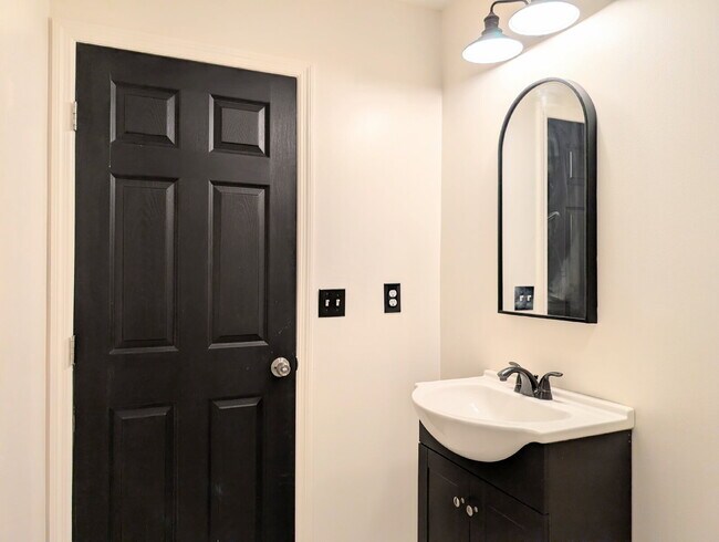 Building Photo - Fully Renovated 3BR/2BA, Fenced Yard, Pet-Friendly — Minutes to Fort Benning — Lawn Care, Pest Co...