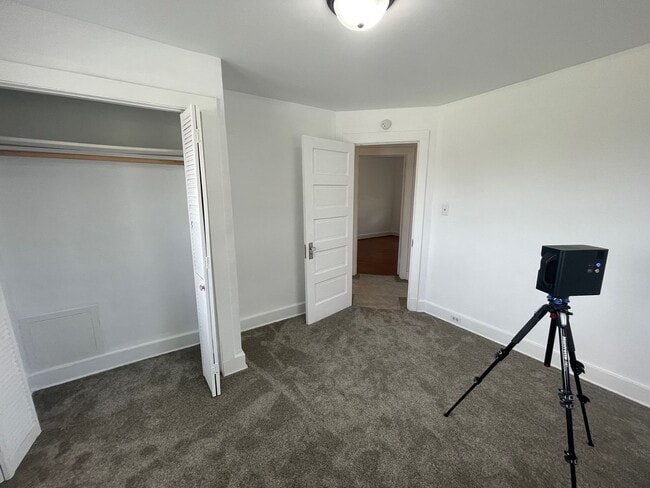 Building Photo - 102-104 Morley Pkwy