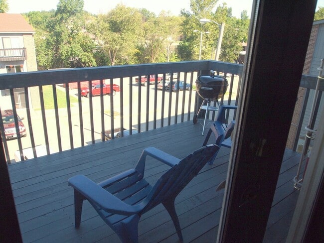 Building Photo - *Stone Gate Apartments - Advertising