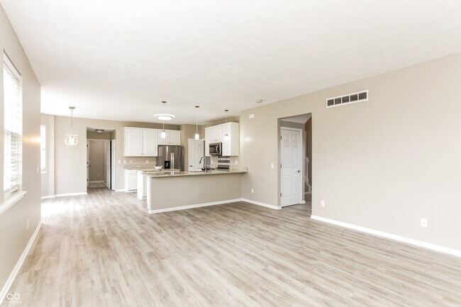 Building Photo - 344 W Columbine Ln