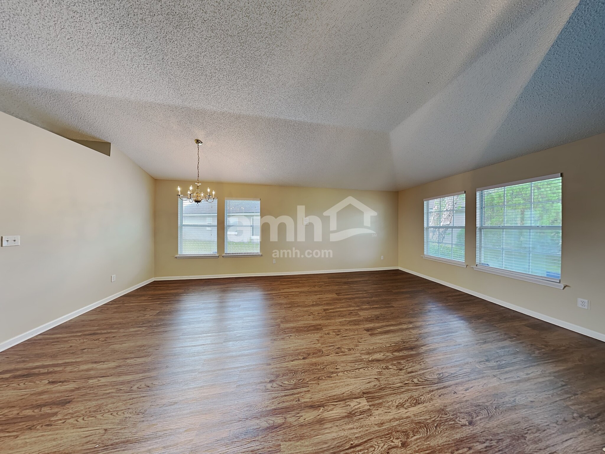 Building Photo - 3353 Chapel Ct