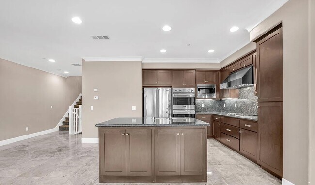Kitchen - 138 Summit Way