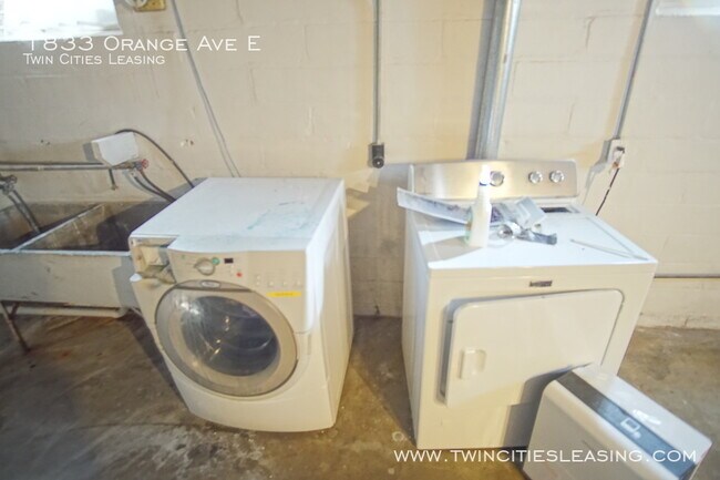 Building Photo - Freshly updated 2 bedroom 1 bath