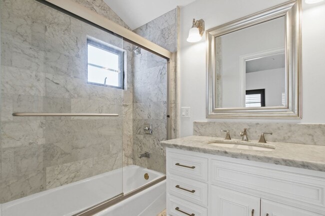 Building Photo - Stunning 3 BD | 4BTH With 2 Bonus Rooms