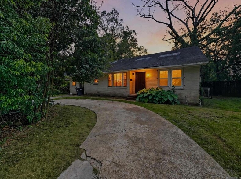 Building Photo - 5156 Linden St