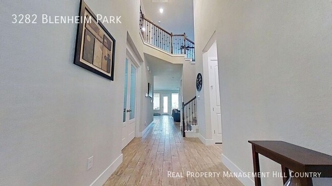 Building Photo - 3282 Blenheim Pk