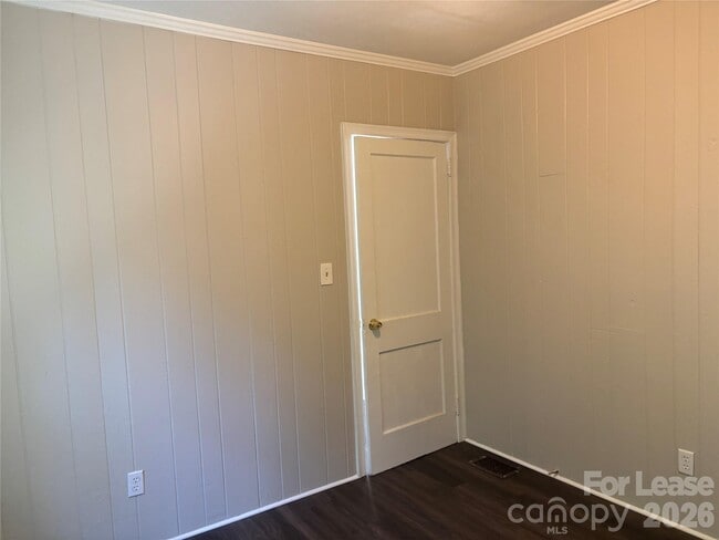 Building Photo - 2565 Brentwood Pl