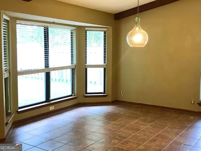 Building Photo - 502 Hunt Club Rd