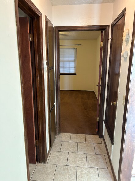 Building Photo - 1527 Kirkland Dr