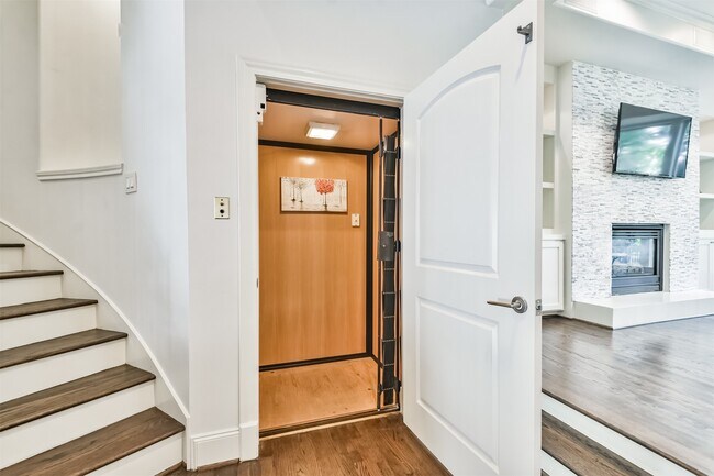 Building Photo - 4736 Post Oak Timber Dr