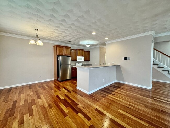 Building Photo - Beautiful 3 Bedroom Duplex by the Beach! A...