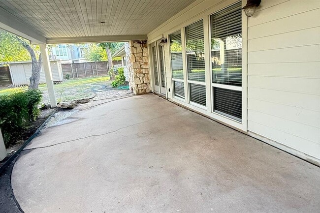 Building Photo - 9303 Robins Nest Ln