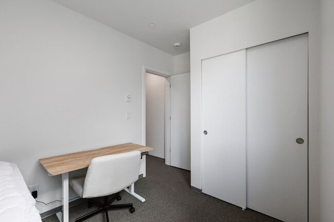 Building Photo - Pre-leasing for Jan/Sep 2026!