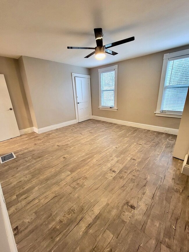 Building Photo - *** Renovated 3 Bedroom House * Mt. Washington * Spacious with Front and Back Patio * Enormous Ya...