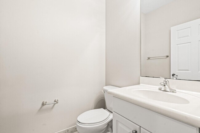 Building Photo - 1366 Crossbill Ct