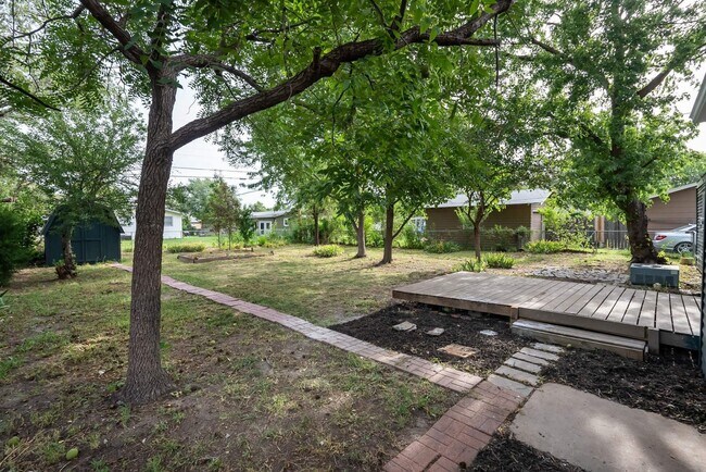 Building Photo - 2404 W 29th St S