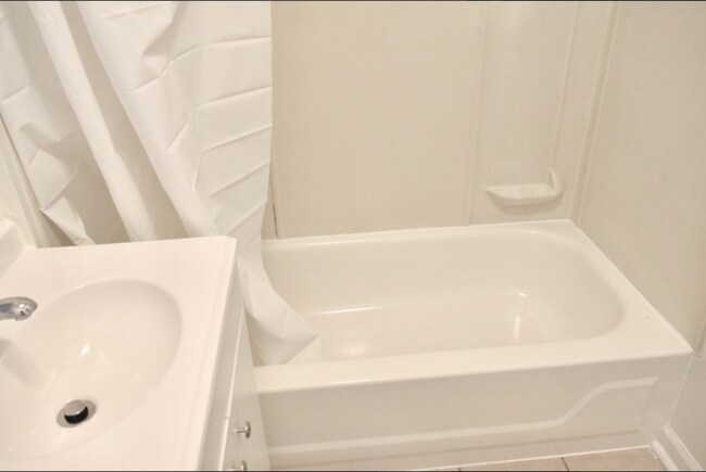 Building Photo - 2309 Bellevue Ave