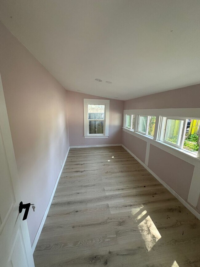 Building Photo - Cozy Santa Cruz Cottage