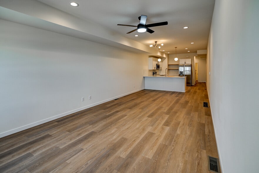 Building Photo - 4879 Lacy Rd