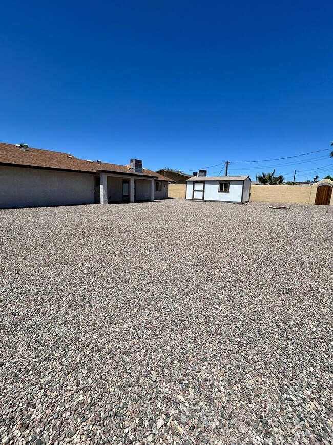 Building Photo - Unfurnished Home!