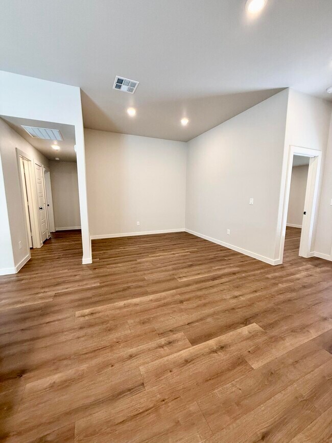 Building Photo - 2119 Langford Ave