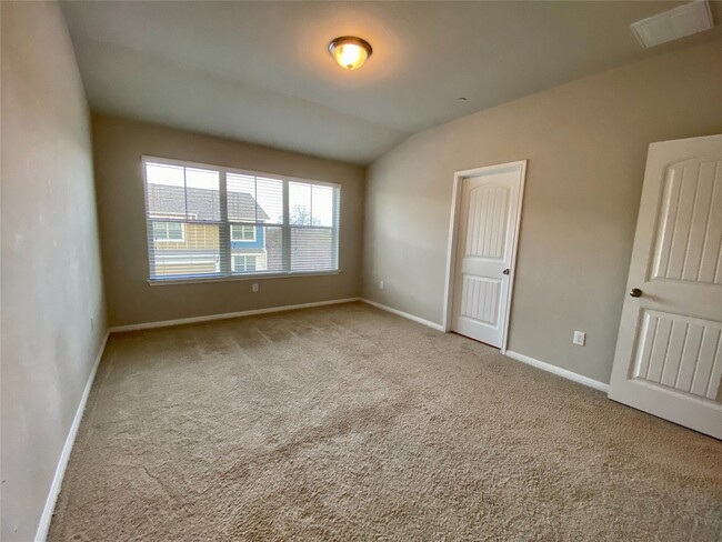 Building Photo - 516 E Slaughter Ln