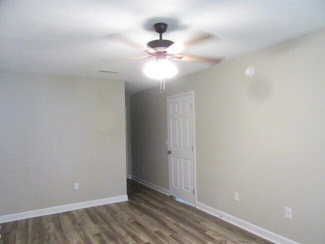 Building Photo - 1324 Waterway Dr