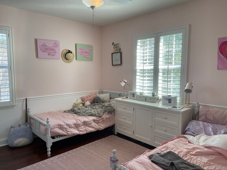 Bedroom 2 - 4401 Fox St