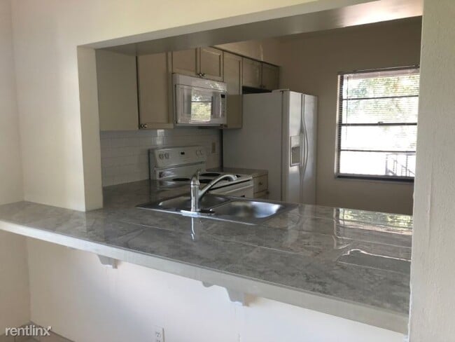 Building Photo - 2 br, 1 bath Apartment - 7800 Belcher Road