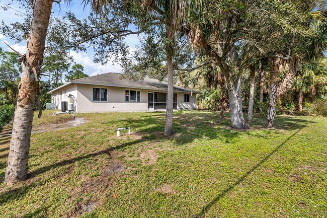 Building Photo - $1,895/month ** Furnished * Annual / Short Term * 3 bed / 2 Bath * Single Family * North Port