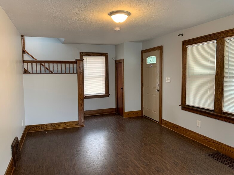 Building Photo - 720 Roselawn Ave