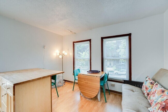 Building Photo - 2501 Emerson Ave S