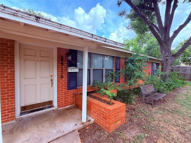 Building Photo - 5915 Sunshine Dr
