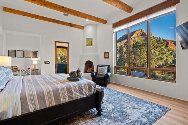 Building Photo - Breathtaking Luxury Home Basking in Sedona...