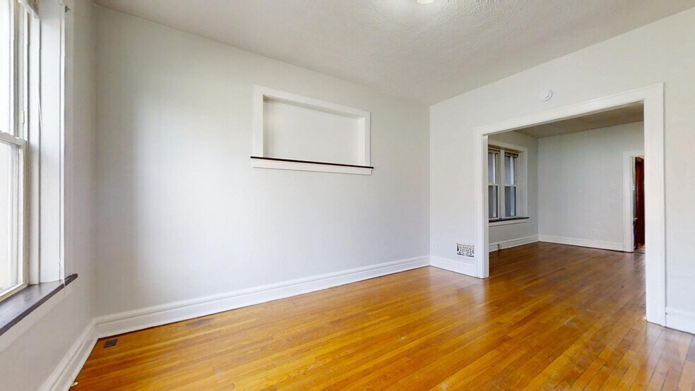 Building Photo - 3704 Fairview Ave