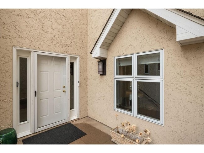 Building Photo - 517 River St