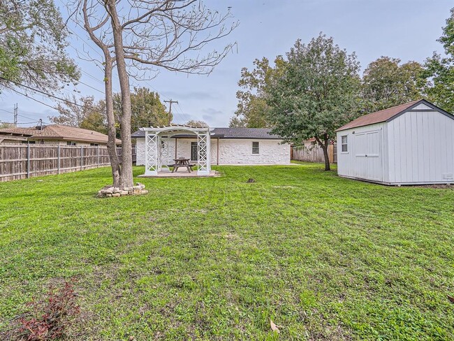 Building Photo - 5804 Eureka Dr