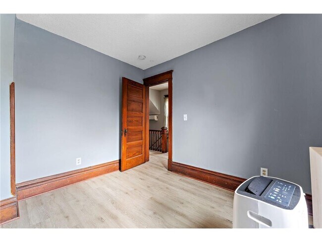 Building Photo - 882 Aurora Ave