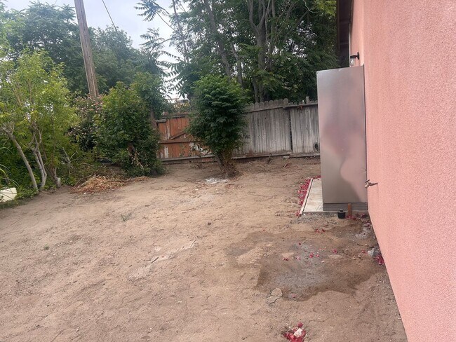 Building Photo - Moscoy Units
